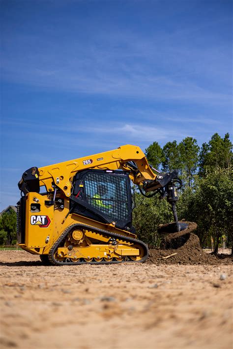 Overview of the Cat 255 Compact Track Loader with Blanchard